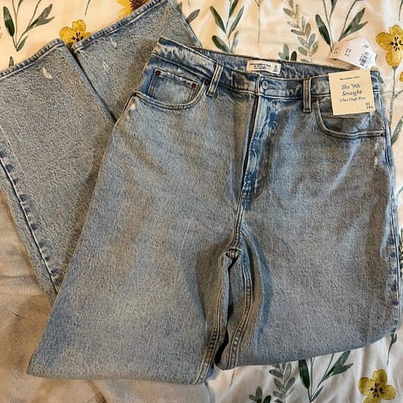 Ultra High Rise 90s Straight Jean (Light Wash) - Picture 3 of 5